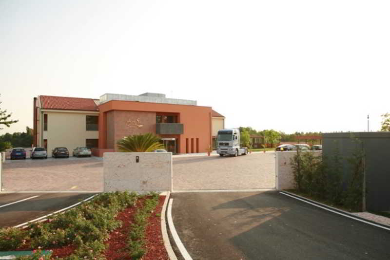 Thai Si Royal Thai Spa Lovadina Exterior photo